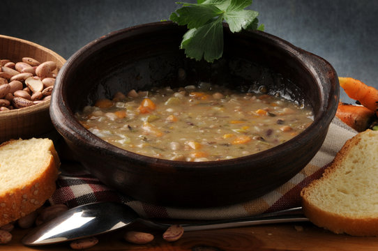 Papu keittoa bohnensuppe minestra di sopa de frijoles fagioli fazole bønnesuppe polévka bean ビーンズスープ soup Суп из 豆汤 фасоли 