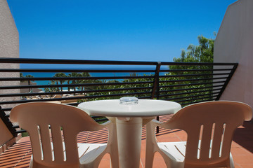Aussicht vom Hotel-Balkon auf das Meer