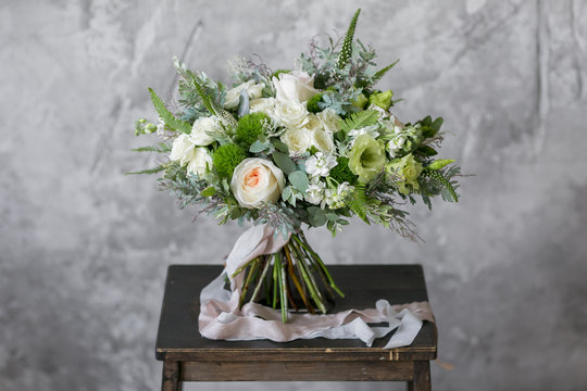 Fototapeta Spring bouquet of mixed flowers on vintage gray wall background behind