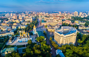 Vue aérienne du monastère Saint-Michel-au-Dôme-d& 39 Or, du ministère des Affaires étrangères et de la cathédrale Sainte-Sophie à Kiev, Ukraine