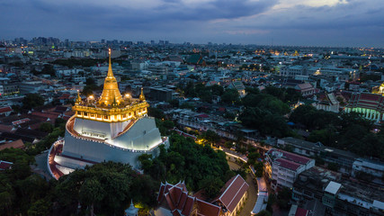 Obraz premium 'Golden Mountain ' Wat Saket Ratcha Wora Maha Wihan popular Bangkok tourist attraction , Landmarks of bangkok Thailand . top view