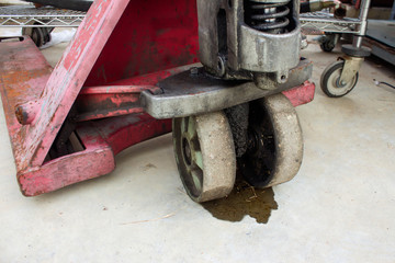 Hydraulics system of the Hand pallet truck in the Problem