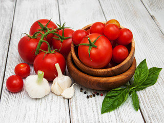 organic tomatoes and garlic