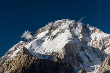 Large pic de montagne au camp Concordia, randonnée K2, Pakistan