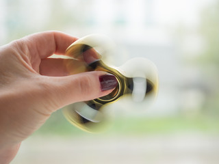 Photo of the spinner in the hand