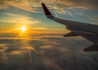 Noruega, sol de medianoche visto desde el avión