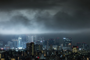 【新宿高層ビル】雨雲・夜景