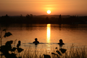 Baño a la puesta de sol