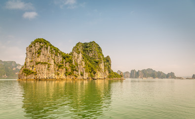 Fototapeta na wymiar Cruising in Halong Bay, Vietnam