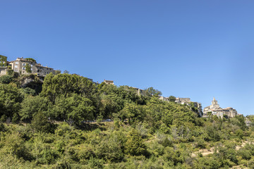 Fototapeta na wymiar view to old historic village of Venasque in the Provence