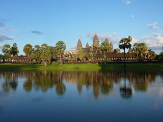 Fototapeta na wymiar Réflection à Angkor Wat - Siem Reap - Cambodge