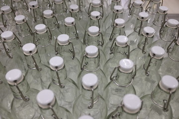Closable glass bottles