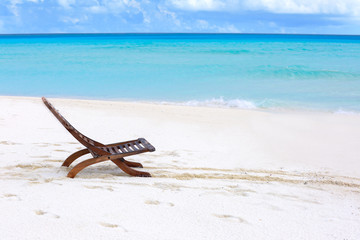 Obraz na płótnie Canvas Beach chair on sea shore at resort