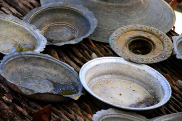 Old-fashioned dishware