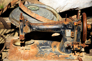 Old-fashioned dishware