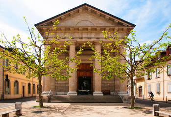 Obraz premium Exterior of Eglise Sainte-Croix in Carouge city, Geneva, Switzerland..Eglise Sainte-Croix in Carouge old town, Geneva, Switzerland