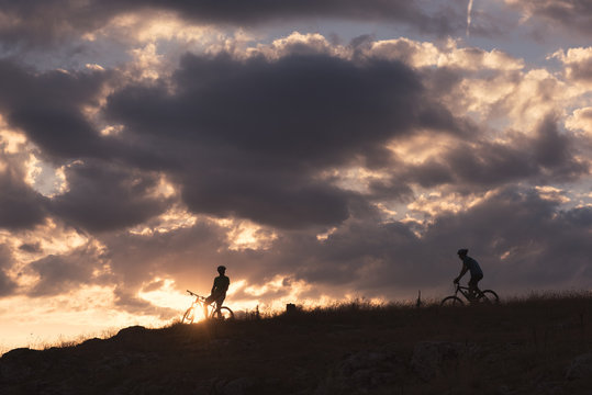 Friends exploring nature by bicycles during the susnet