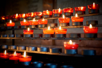 Kerzen in Kirche
