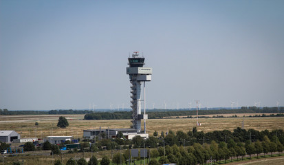 Flughafentower, Flughafen