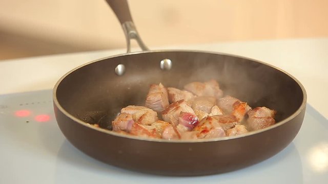Frying pork cubes on teflon frying pan