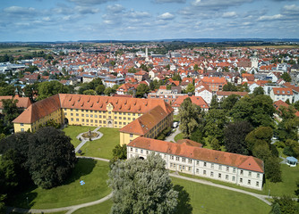 Fototapeta na wymiar Winnenden mit Schloss Winnental im Vordergrund