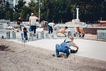 master is laying paving