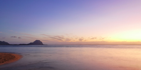 l'ile Maurice Le morne au crépuscule