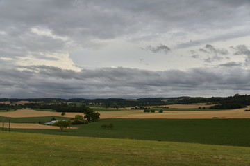 Fototapeta na wymiar Le paysage du Périgord Vert au crépuscule depuis les hauteurs du Puy de Versac ,au Périgord Vert 