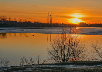 Fototapeta na wymiar Dawn on the river Neva
