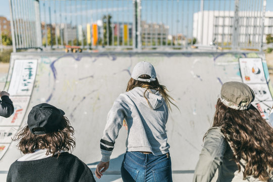 Five teen-age hipsters running in a skate platform.