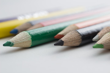 Obraz premium Close-up of a group of multicolored pencils on a white background