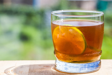 Cold sugarcane-water (aguapanela) with lemon