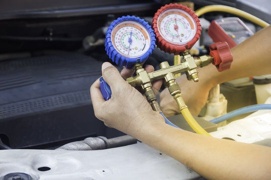 Auto mechanic uses a pressure gauge on the air compressor,liquid air pressure,compressor,manometer in a car.