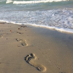 mare impronte sabbia