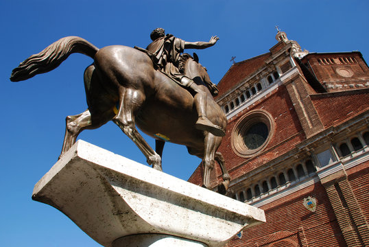 Duomo di Pavia e statua del Regisole Stock Photo | Adobe Stock