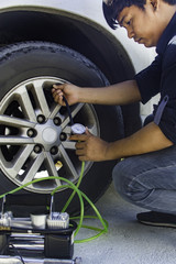 Auto mechanic uses a Car Tire Pressure Check.