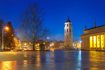 Plakat Cathedral Square, Cathedral Basilica of St Stanislaus and St Vladislav and bell tower during evening blue hour, Vilnius, Lithuania, Baltic states.