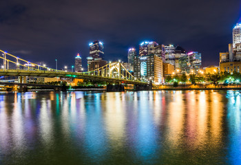 Fototapeta na wymiar Skyline of Pittsburgh, Pennsylvania fron Allegheny Landing across the Allegheny River