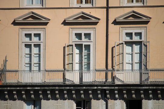 Trois fen&ecirc;tres
