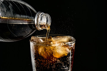 poured beverrage into a glass with ice,Cola drink is fizzy