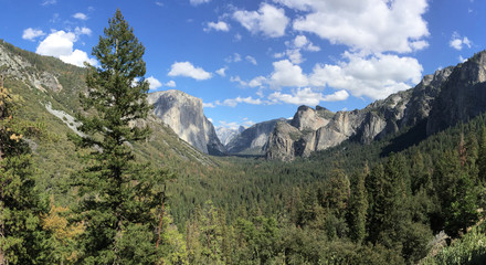 Fototapeta na wymiar Yosemite National Park tunnel view