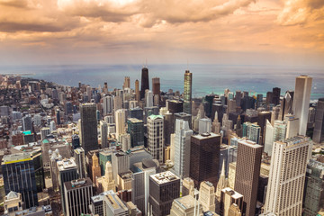 Aussicht auf Hochhäuser mit Sonne, Chicago