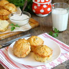 Cupcakes from courgettes and cheese