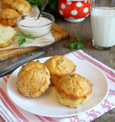 Cupcakes from courgettes and cheese