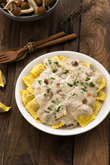 ravioli sauce cream with mushroom
