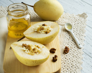 Pears stuffed with cottage cheese
