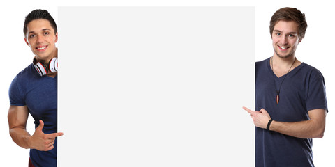 Junge Leute Männer zeigen Werbung Marketing jung Schild Textfreiraum Copyspace Freisteller