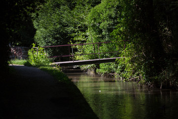 le pont sur le canal - 168977949