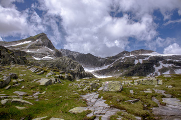Fototapeta na wymiar Wanderweg zum Gipfel