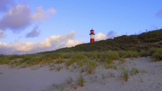 Sylt Leuchtturm List im Sonnenuntergang Licht mit D&uuml;nen